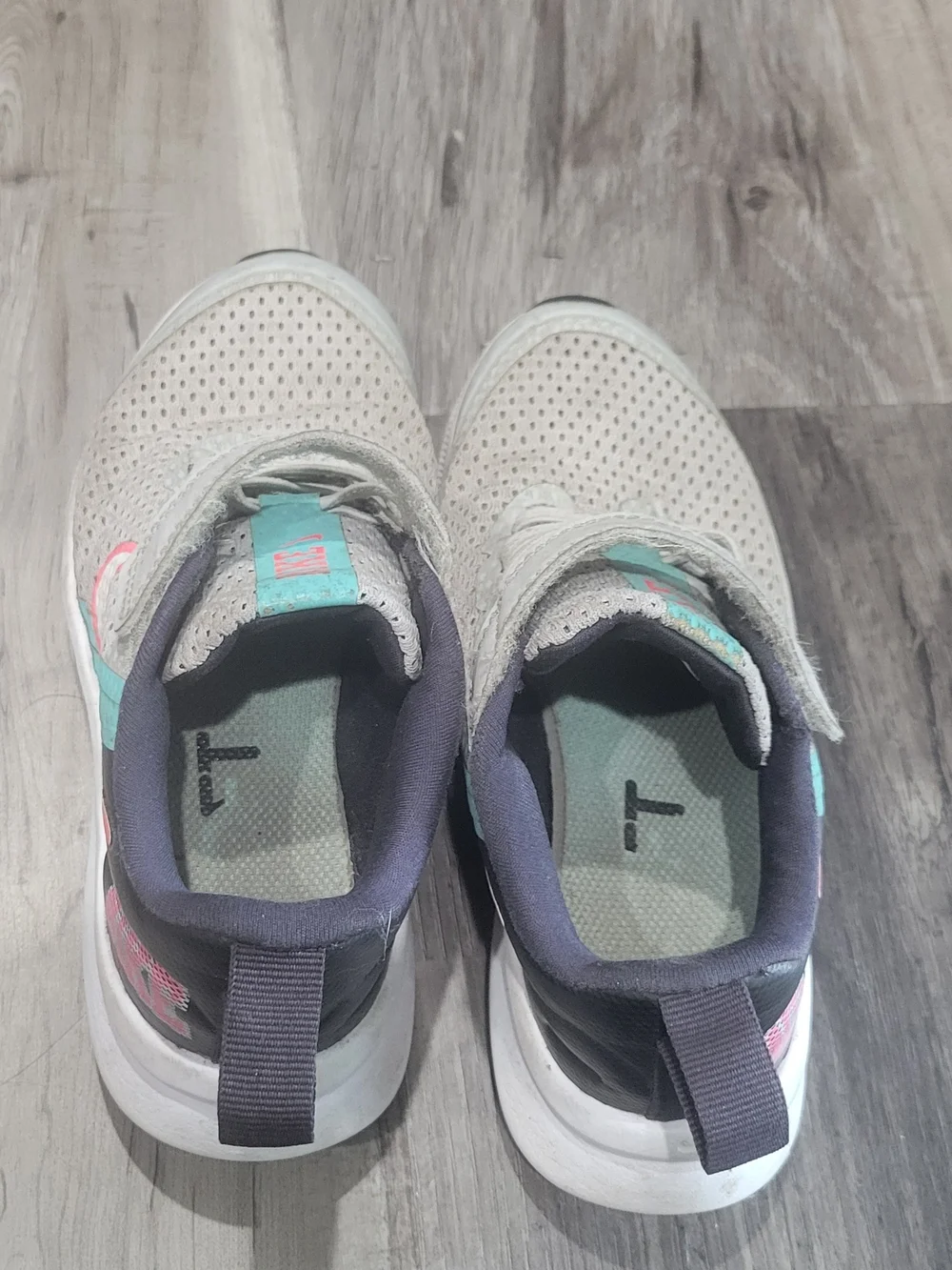 Girl's Nike Star Runner 3 SE Mesh Sneaker with Pink and Teal Accent